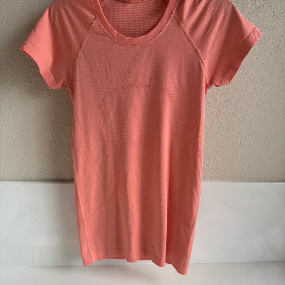 Lululemon light coral Switfly, regular length size 4